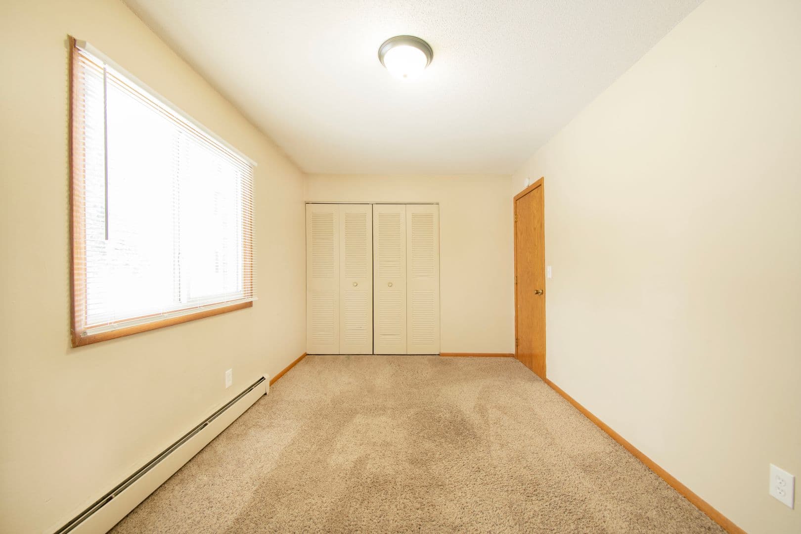 Elk River Apartment: 18594 Gary St