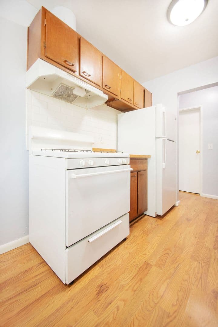 Richfield Apartment: 424 E 73rd St