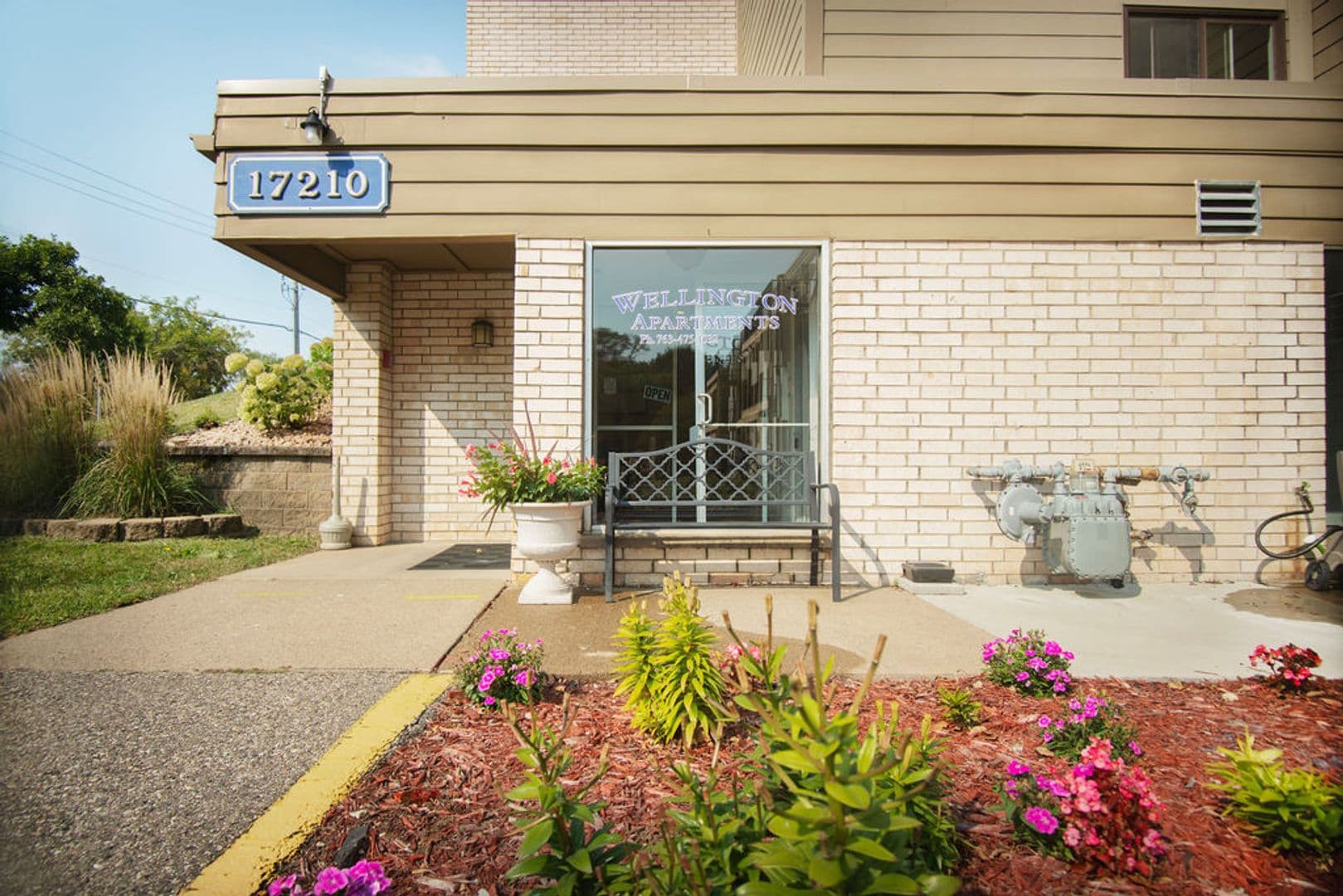 Plymouth Apartment: 17210 County Rd 6