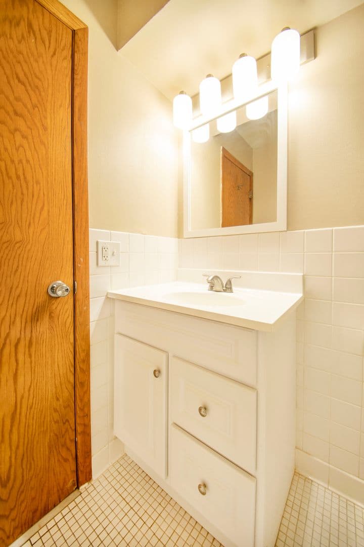 Elk River Apartment: 18594 Gary St