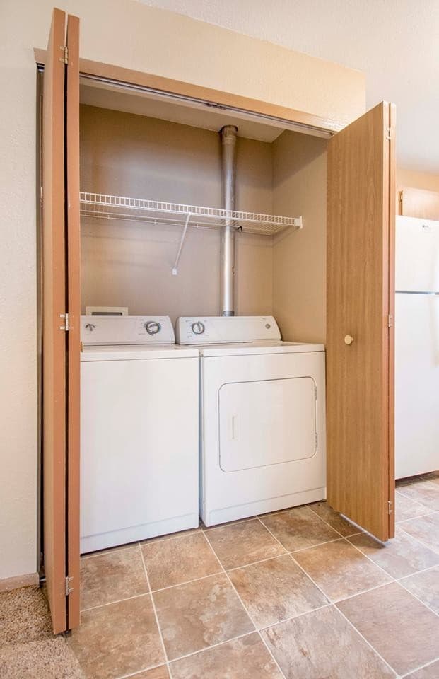 Plymouth Apartment: 4075 Lancaster Ln