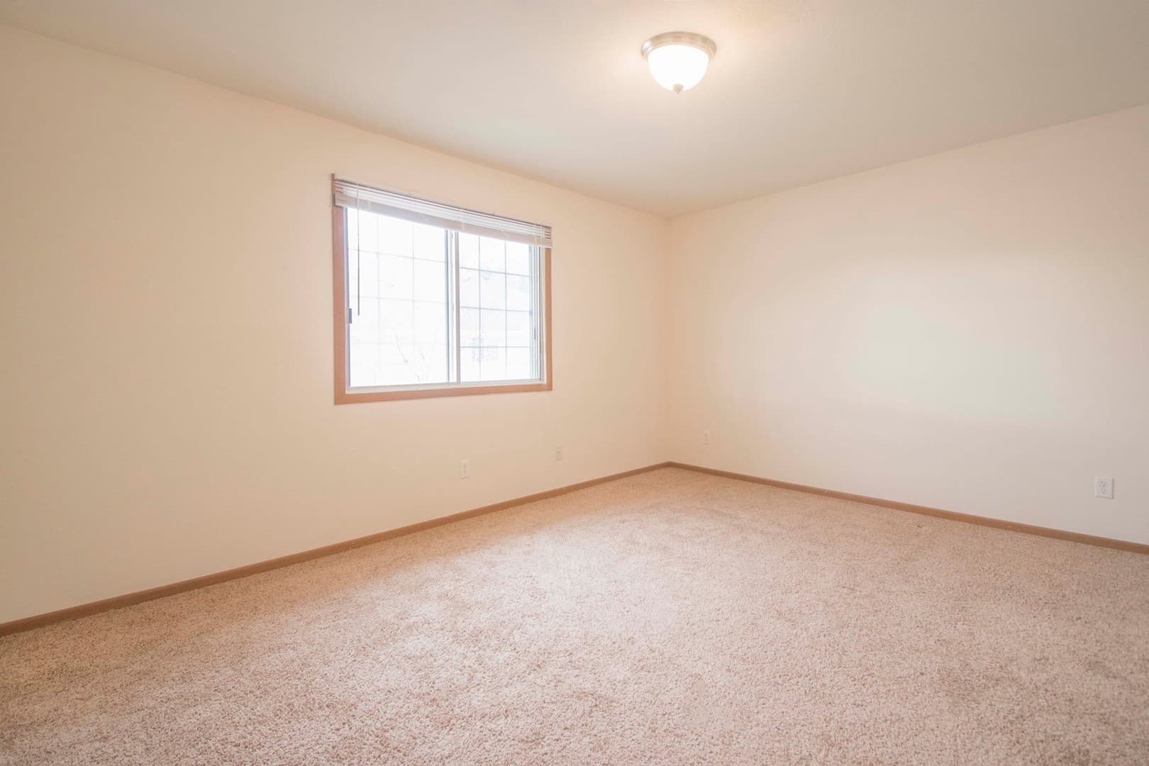 Plymouth Apartment: 4075 Lancaster Ln