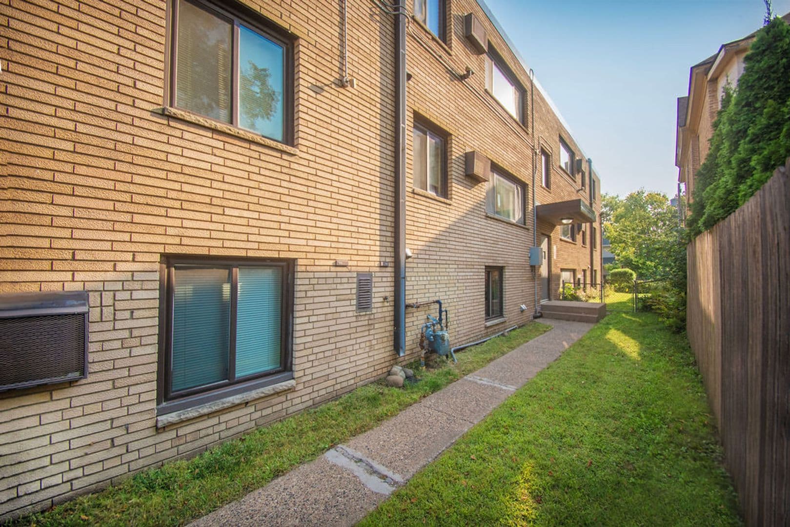 Minneapolis Apartment: 350 26th Ave NE