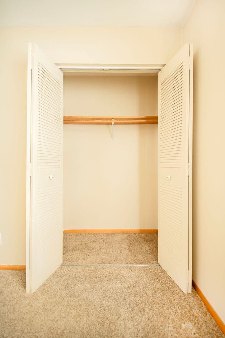 Elk River Apartment: 18594 Gary St