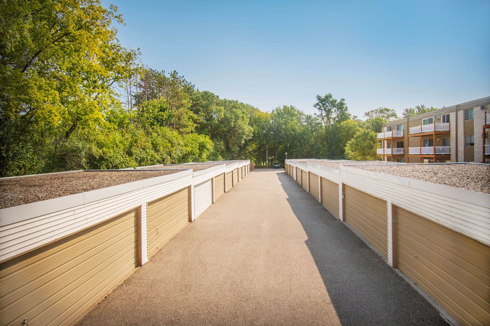 Plymouth Apartment: 17210 County Rd 6