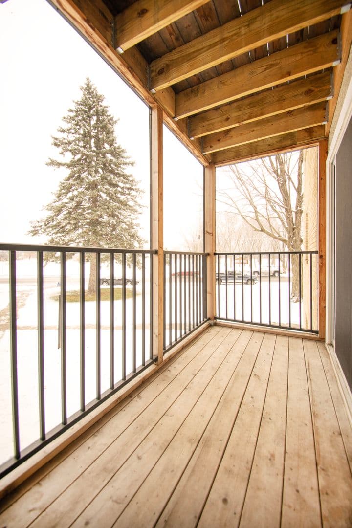 Elk River Apartment: 18594 Gary St