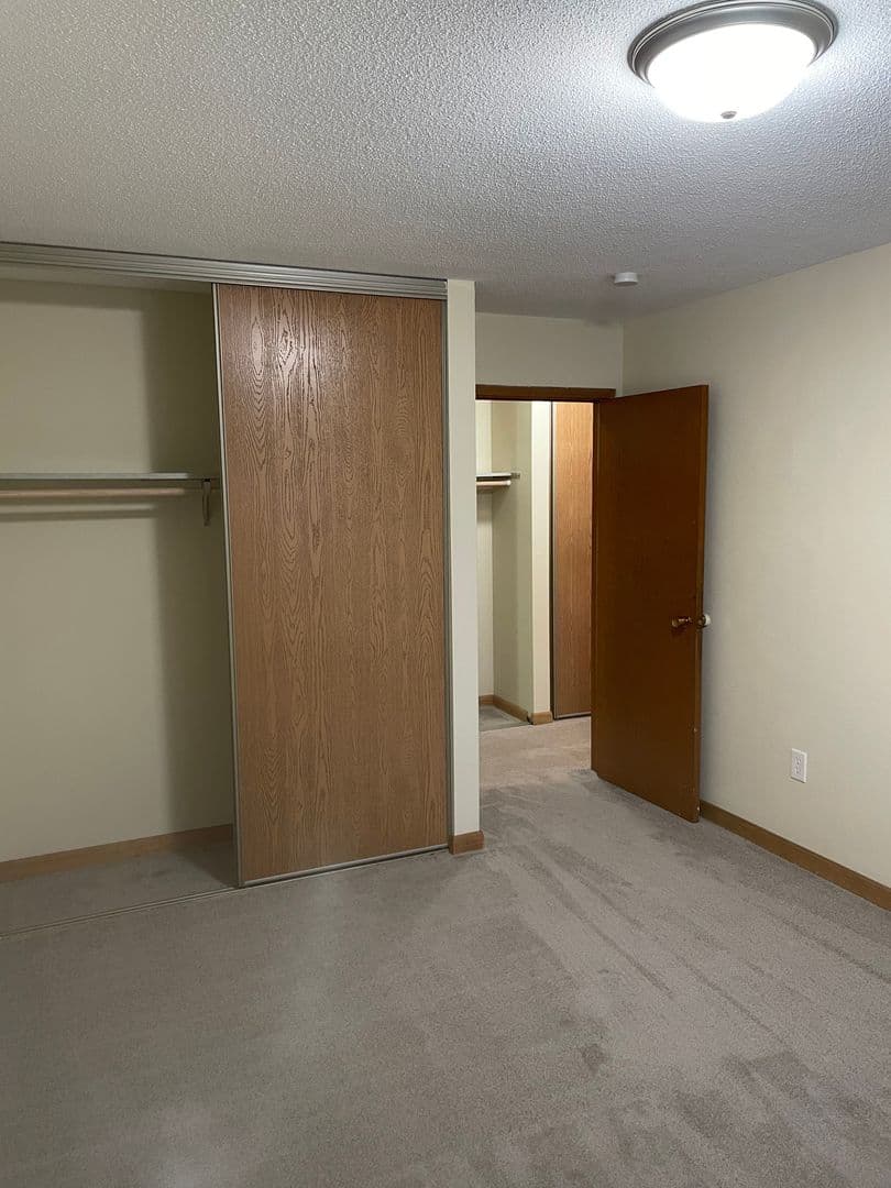 Farmington Apartment: 811 - 8th Street