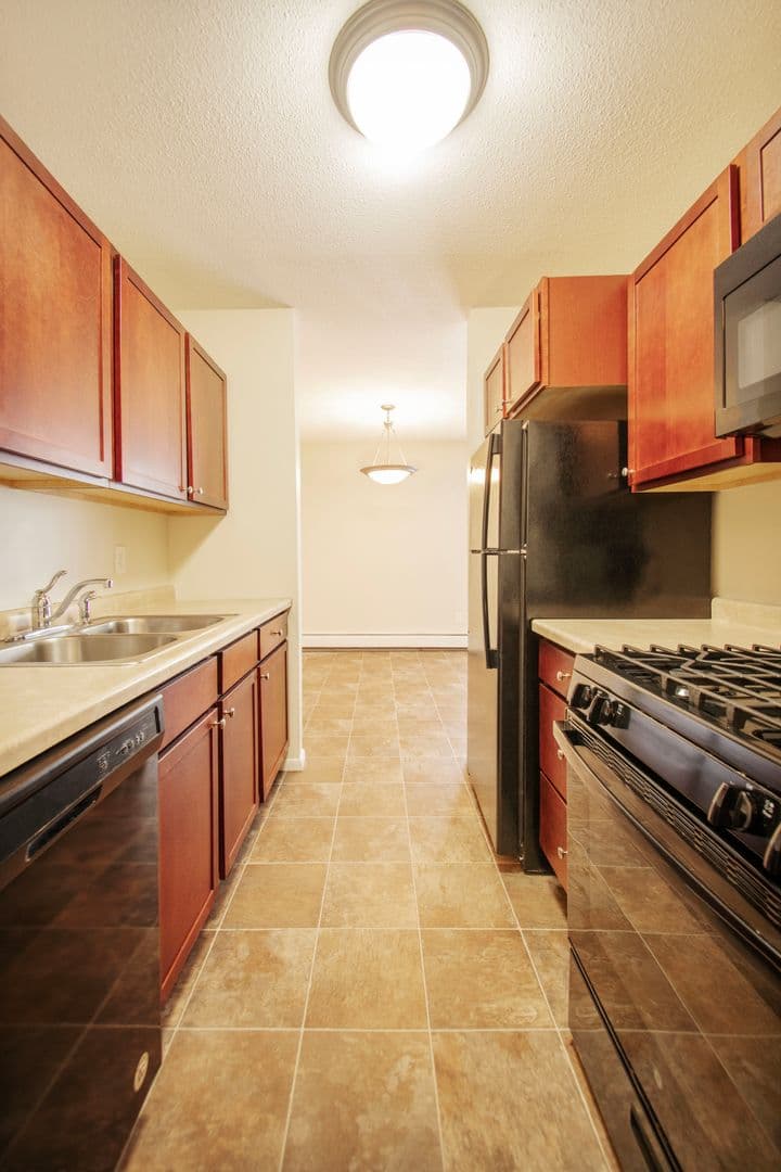Plymouth Apartment: 17210 County Rd 6