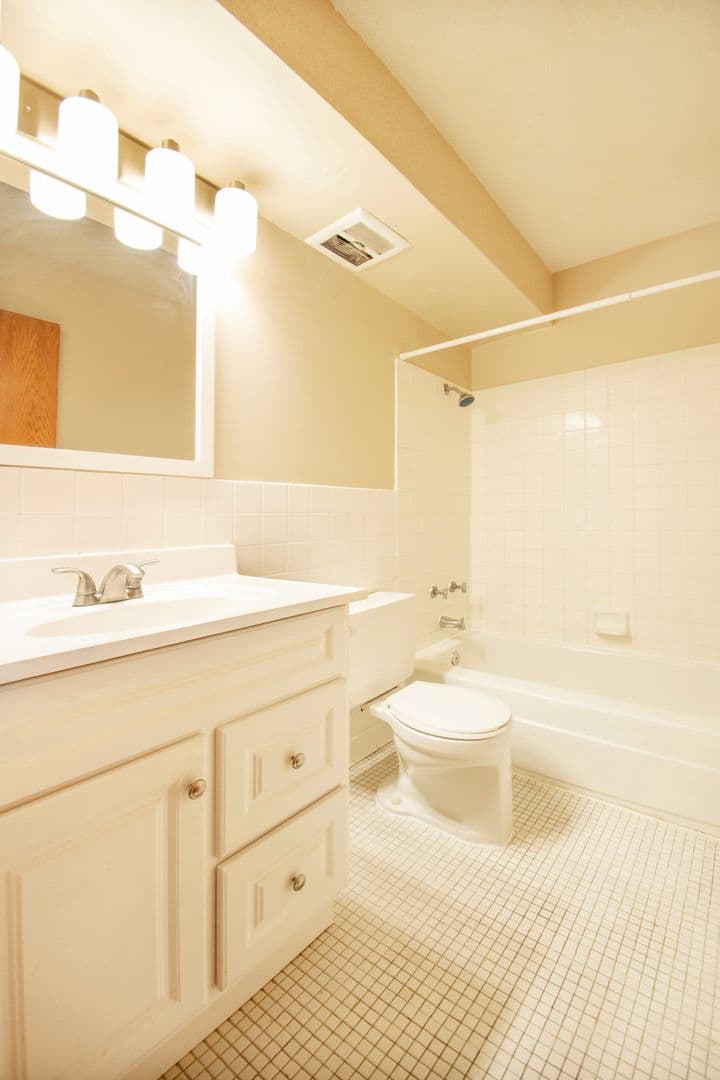 Elk River Apartment: 18594 Gary St