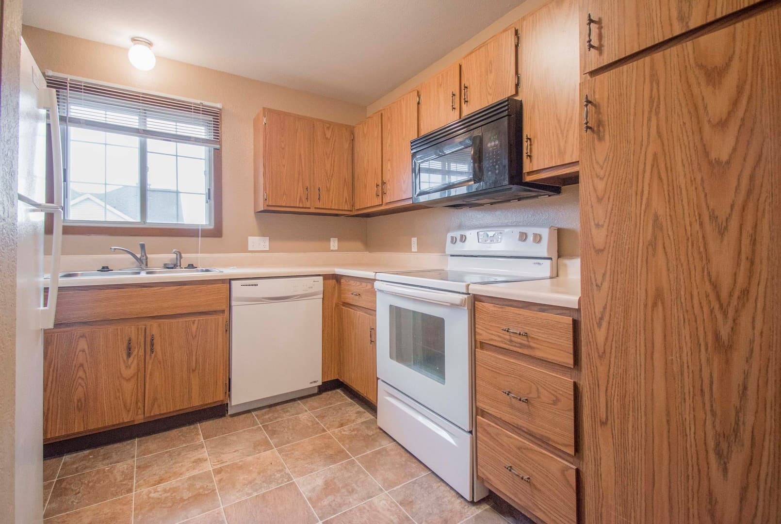 Plymouth Apartment: 4075 Lancaster Ln