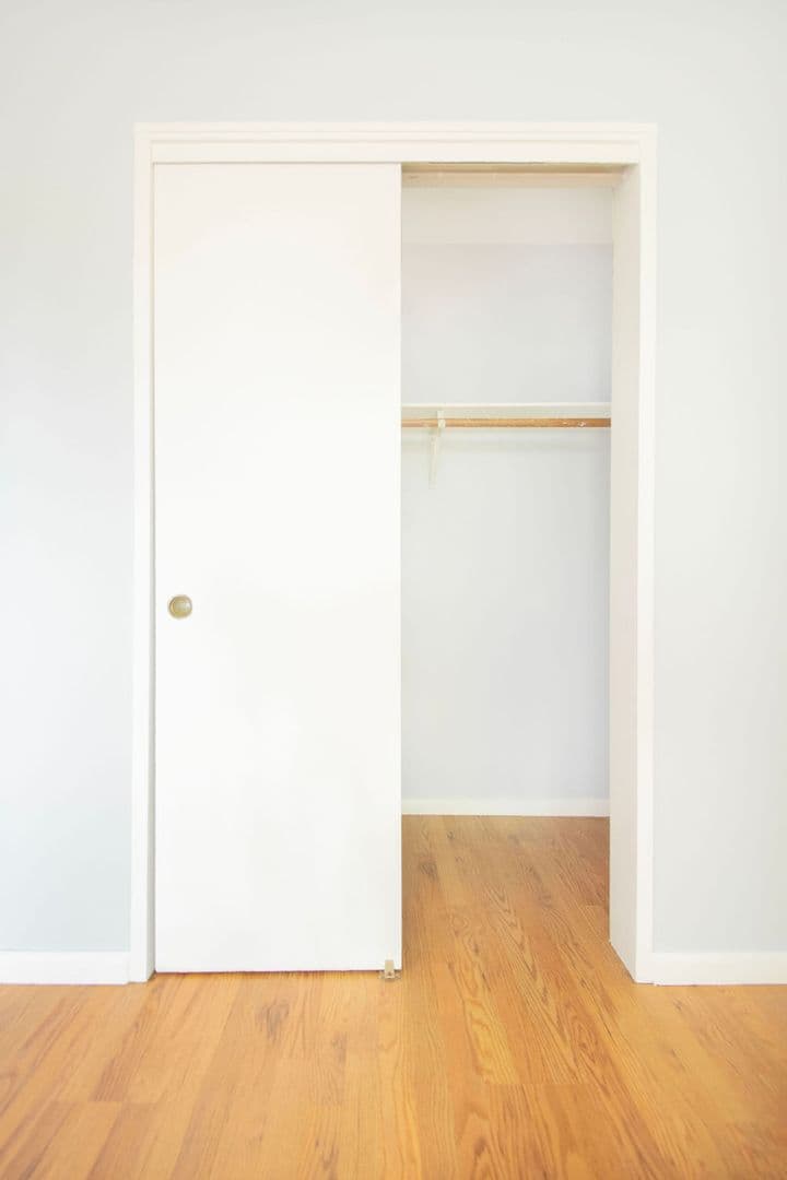 Richfield Apartment: 424 E 73rd St