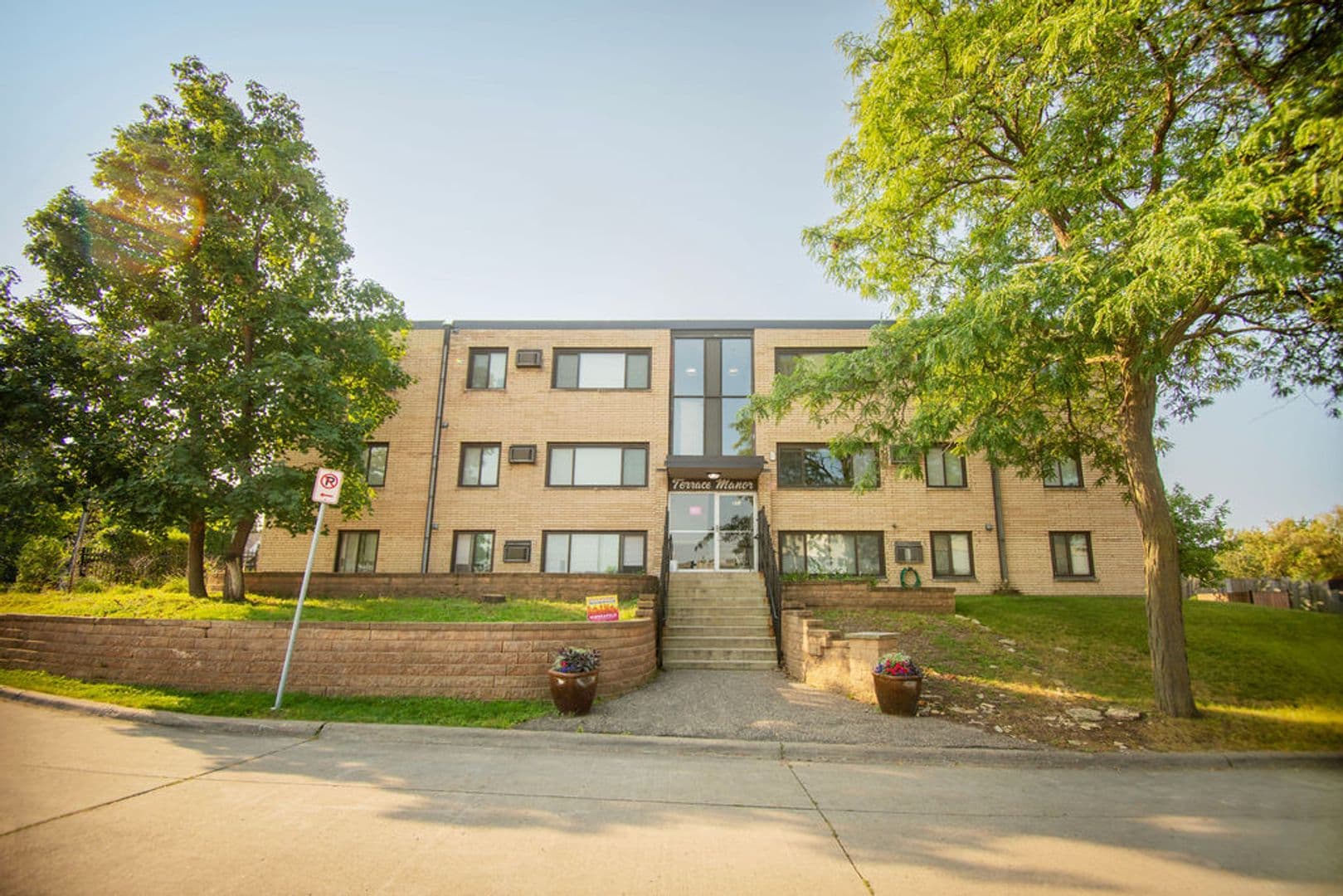 Minneapolis Apartment: 350 26th Ave NE