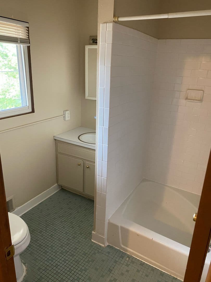 New Hope Apartment: 3501-3507 Hillsboro Ave N