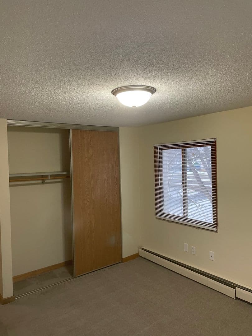 Farmington Apartment: 811 - 8th Street