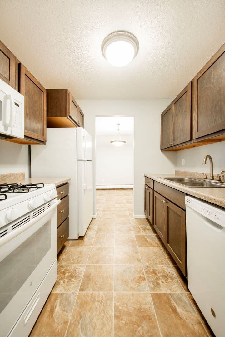 Chanhassen Apartment: 7721 Chanhassen Rd
