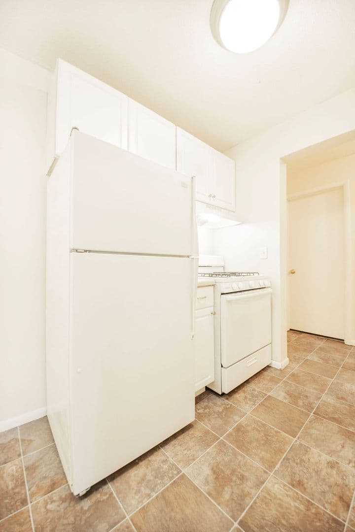 Excelsior Apartment: 832 3rd Ave S