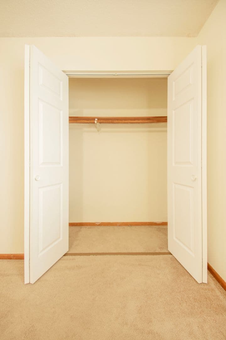 Elk River Apartment: 18594 Gary St