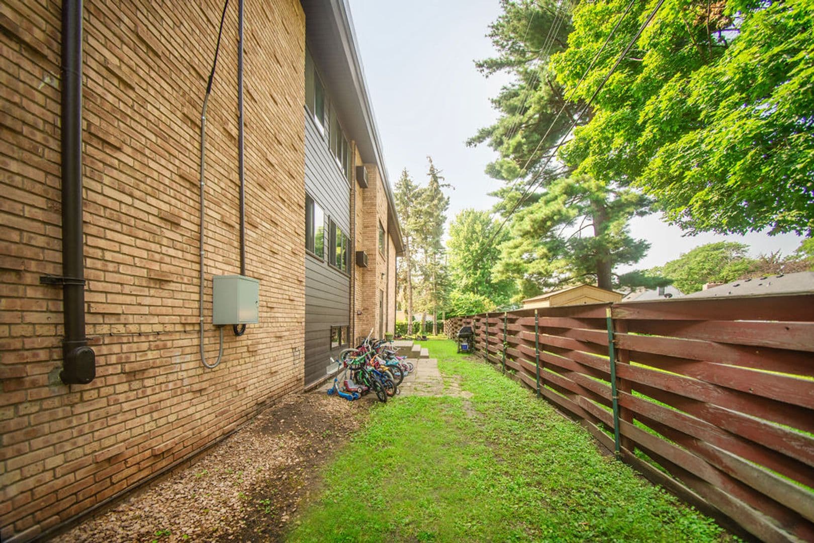 Richfield Apartment: 424 E 73rd St