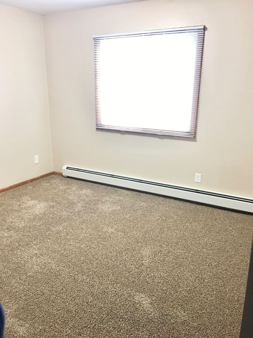 Elk River Apartment: 18594 Gary St