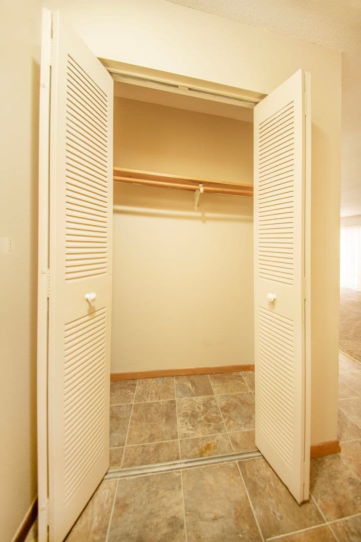 Elk River Apartment: 18594 Gary St