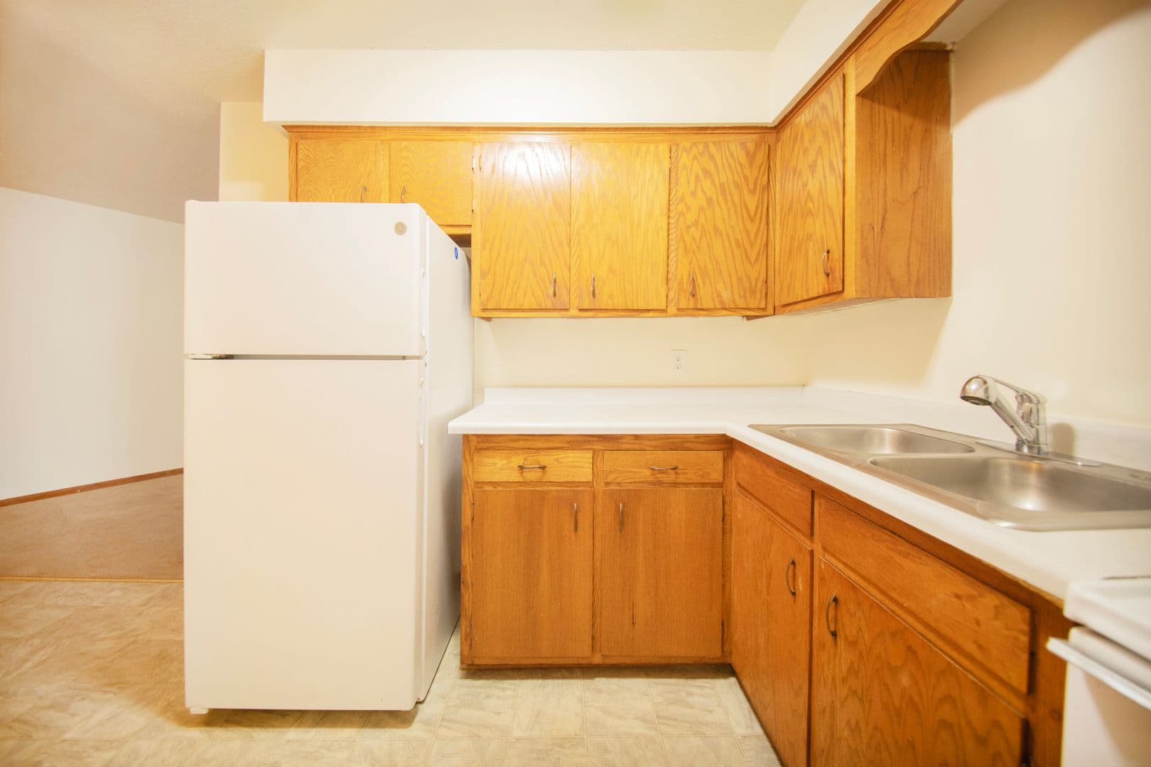 Elk River Apartment: 18594 Gary St