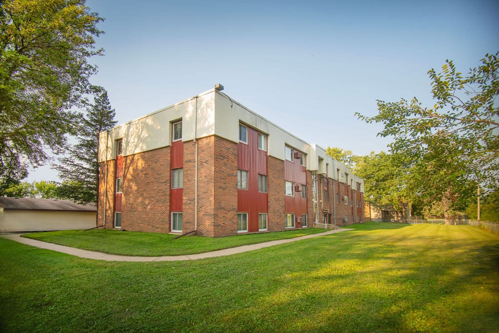 Farmington Apartment: 811 - 8th Street