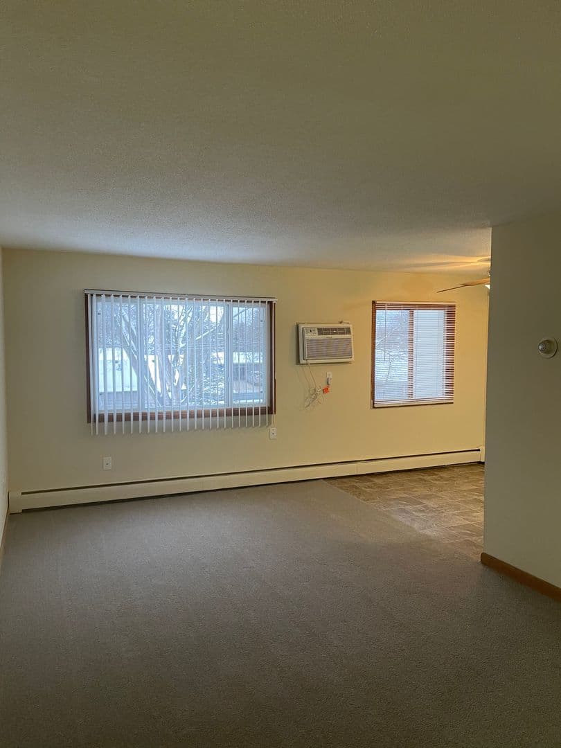 Farmington Apartment: 811 - 8th Street
