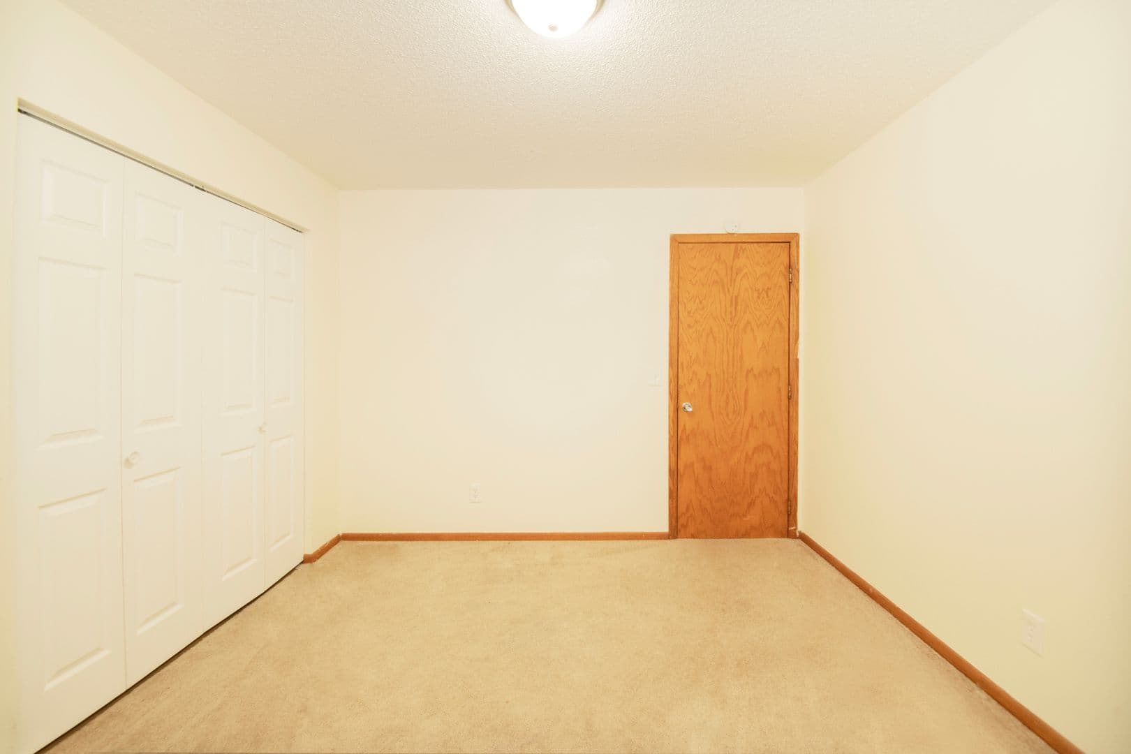 Elk River Apartment: 18594 Gary St