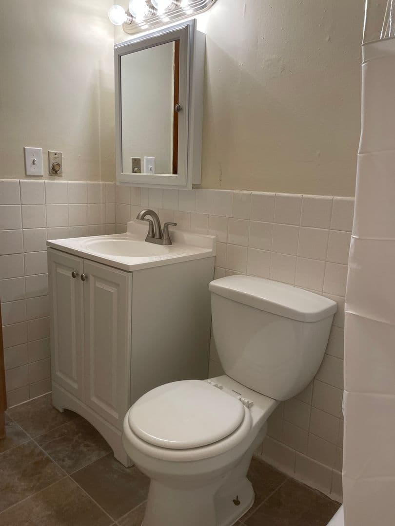 Farmington Apartment: 811 - 8th Street