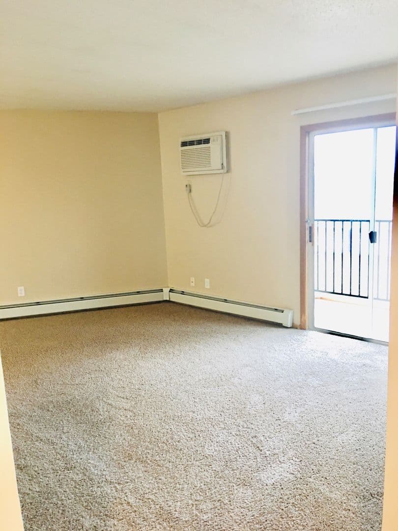Elk River Apartment: 18594 Gary St