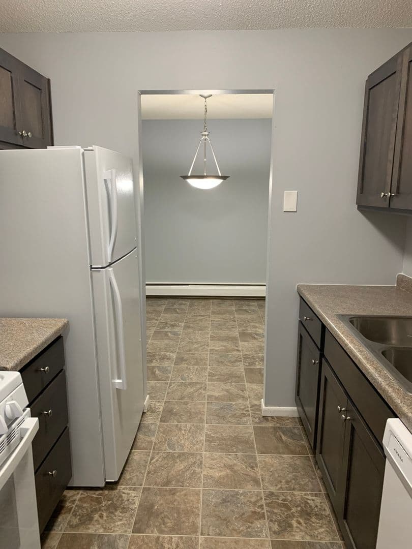 Chanhassen Apartment: 7721 Chanhassen Rd