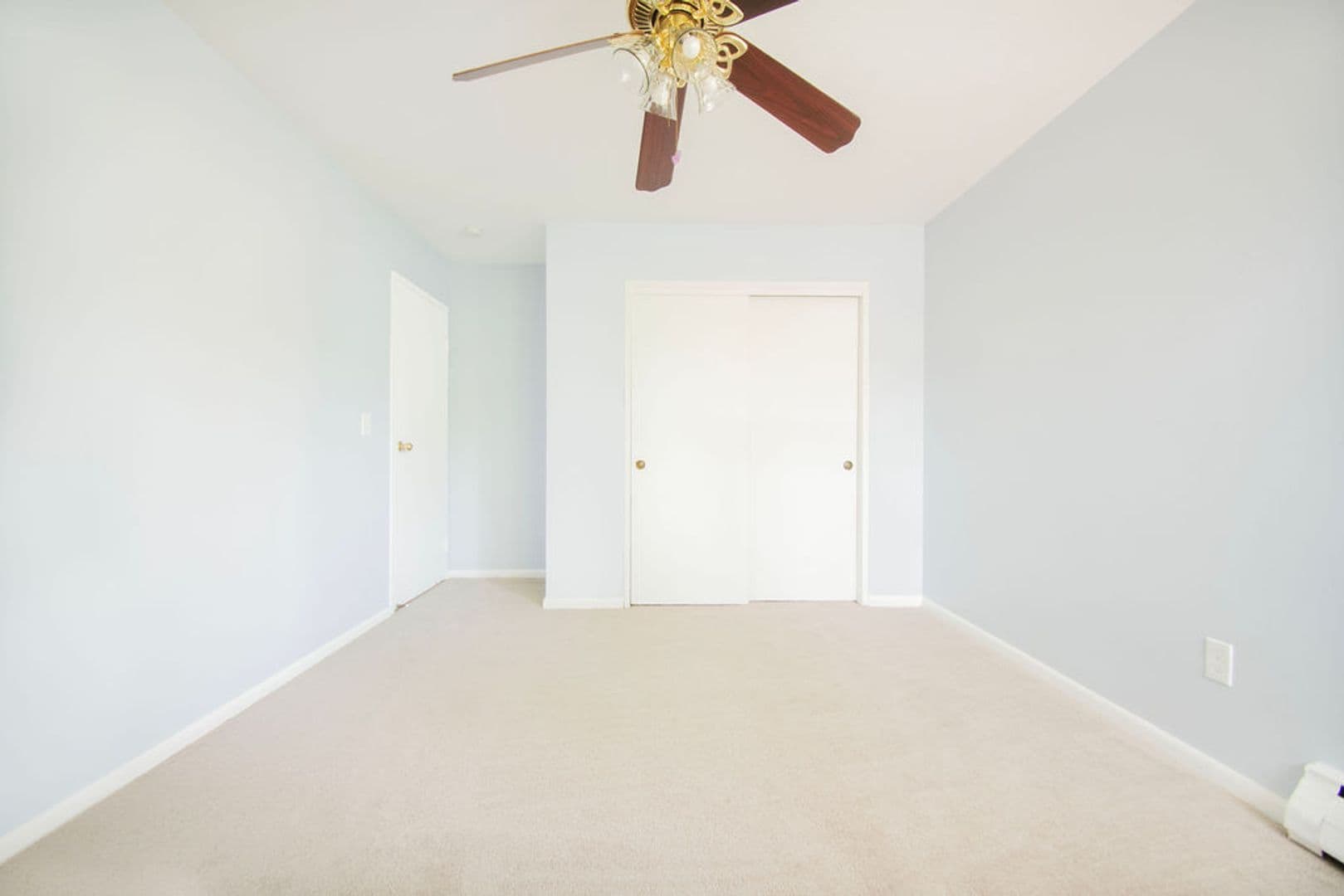 Richfield Apartment: 424 E 73rd St