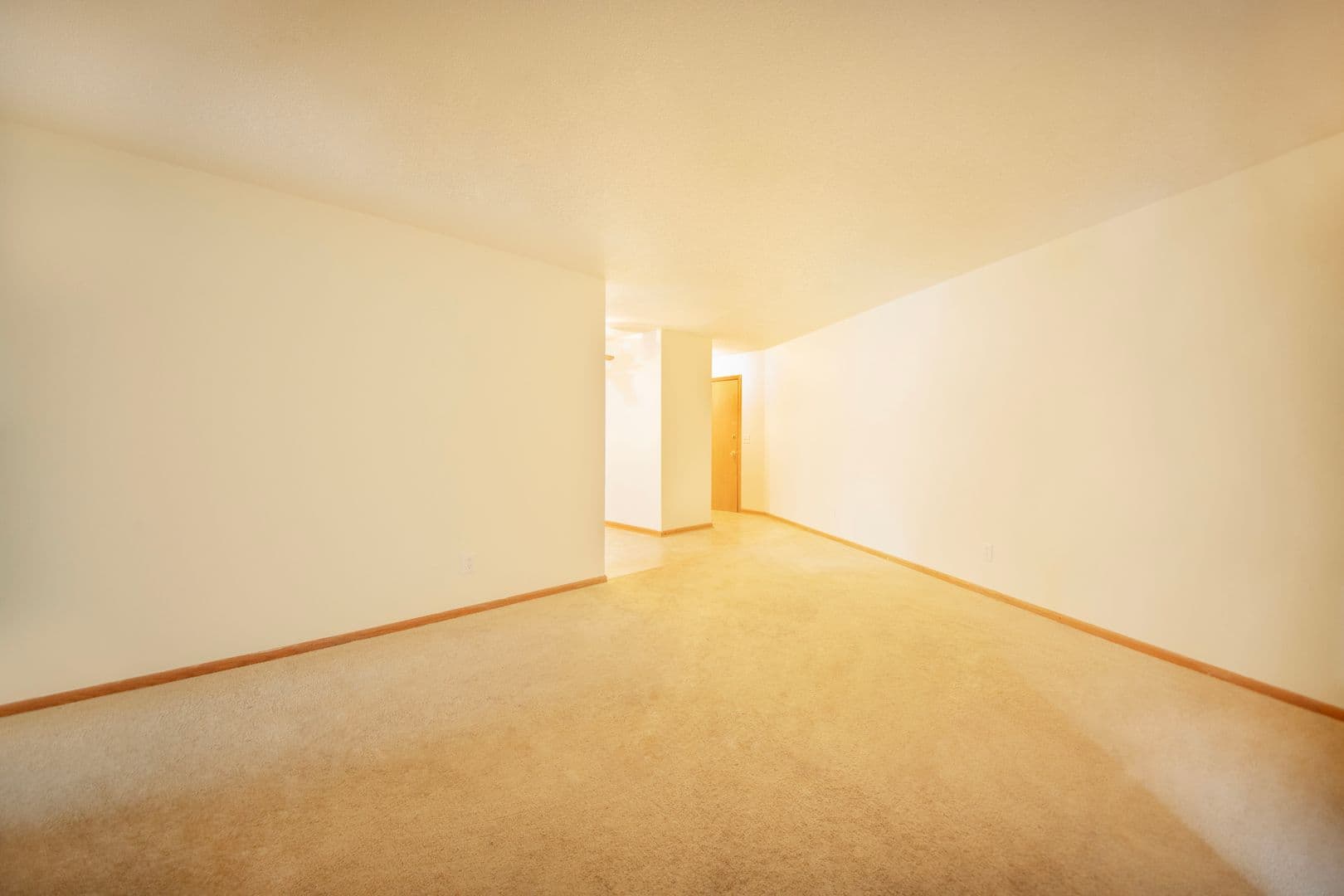 Elk River Apartment: 18594 Gary St