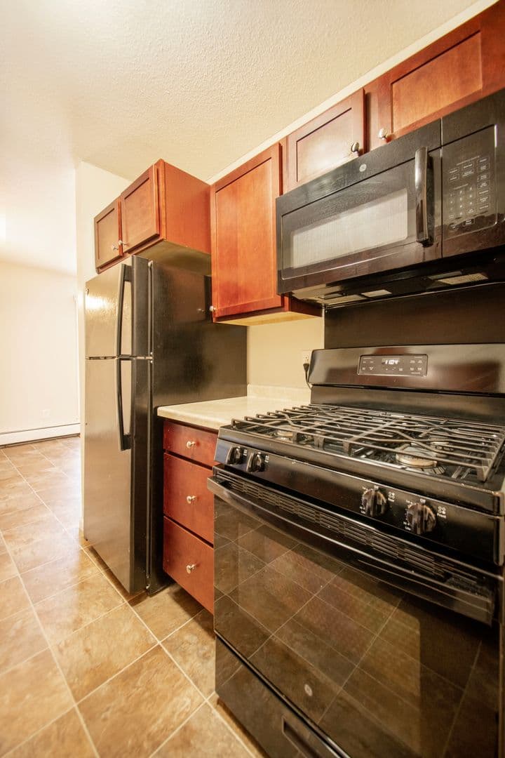 Plymouth Apartment: 17210 County Rd 6