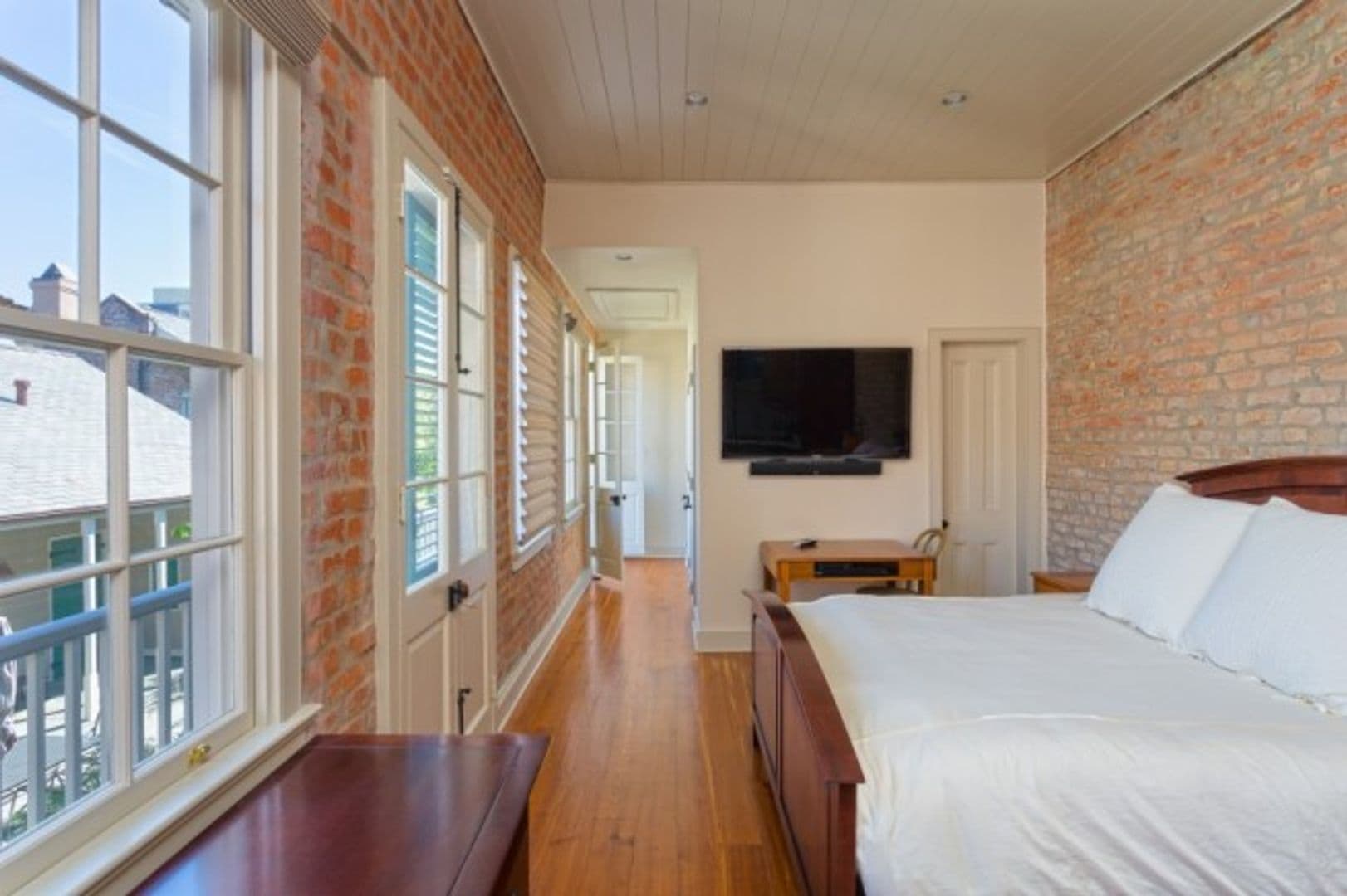 New Orleans Apartment: 910 Toulouse St.