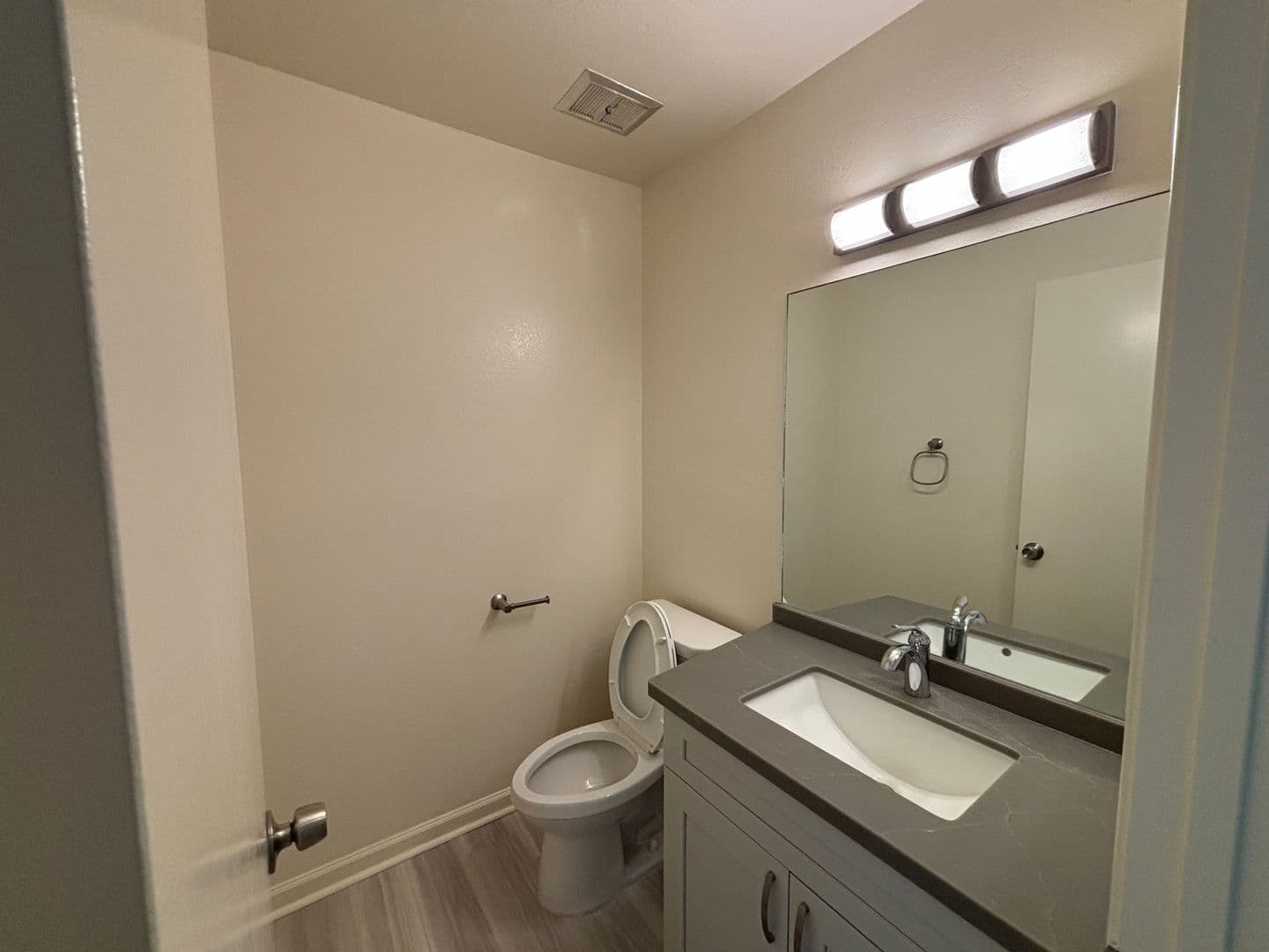 Waipahu House: 94-1059 Leomana Place