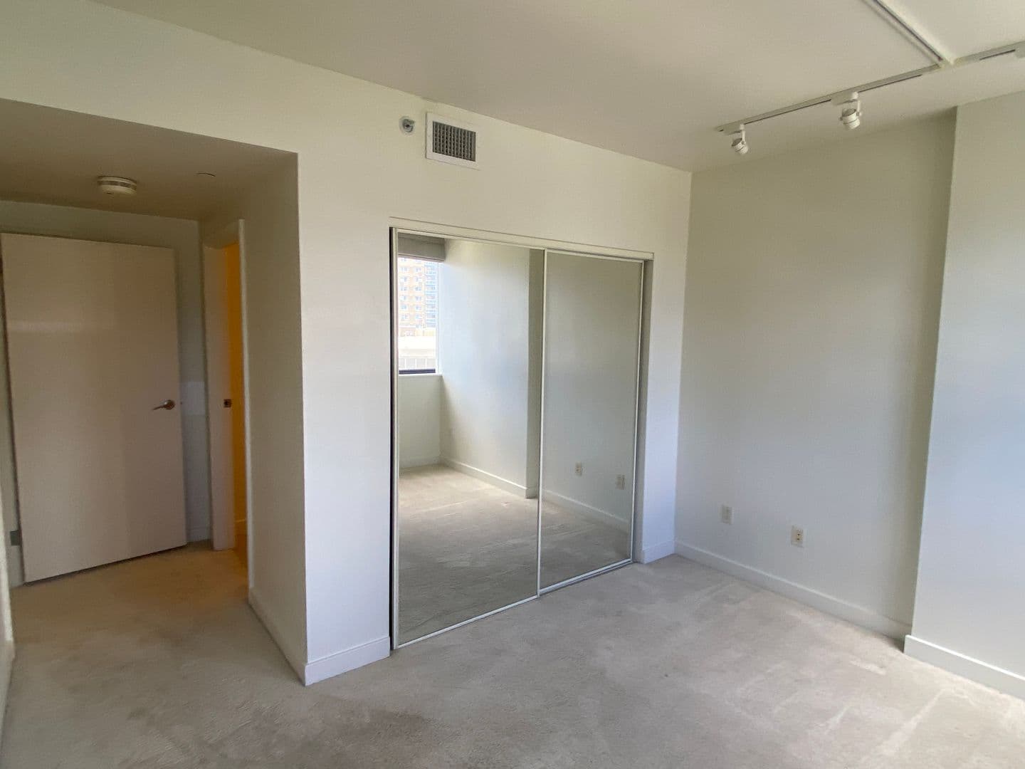 Honolulu Condo: 600 Queen Street, #1208