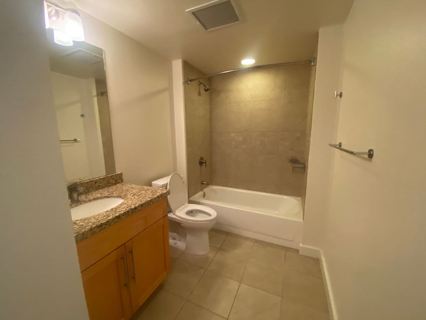 Honolulu Condo: 600 Queen Street, #1208