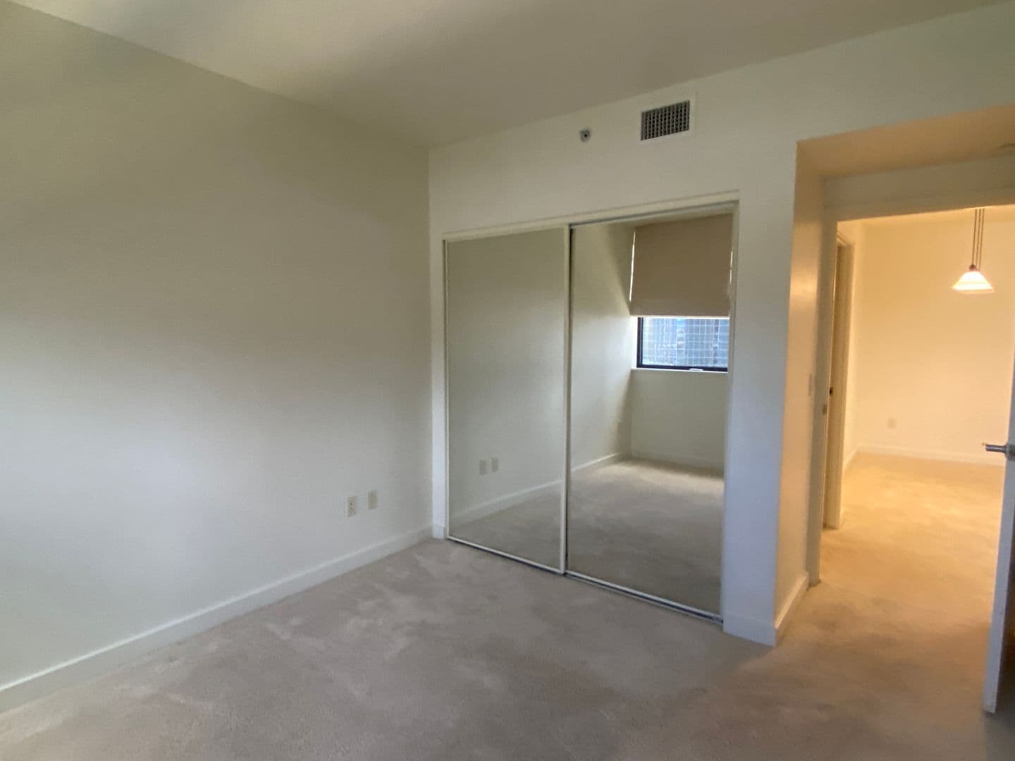 Honolulu Condo: 600 Queen Street, #1208