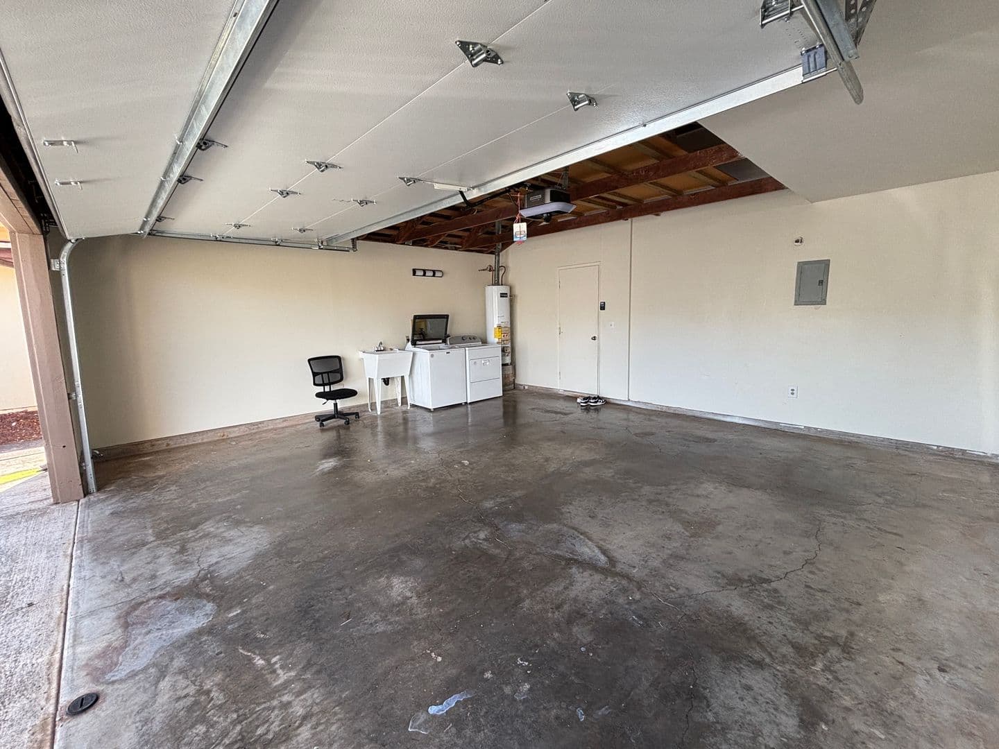 Waipahu House: 94-1059 Leomana Place