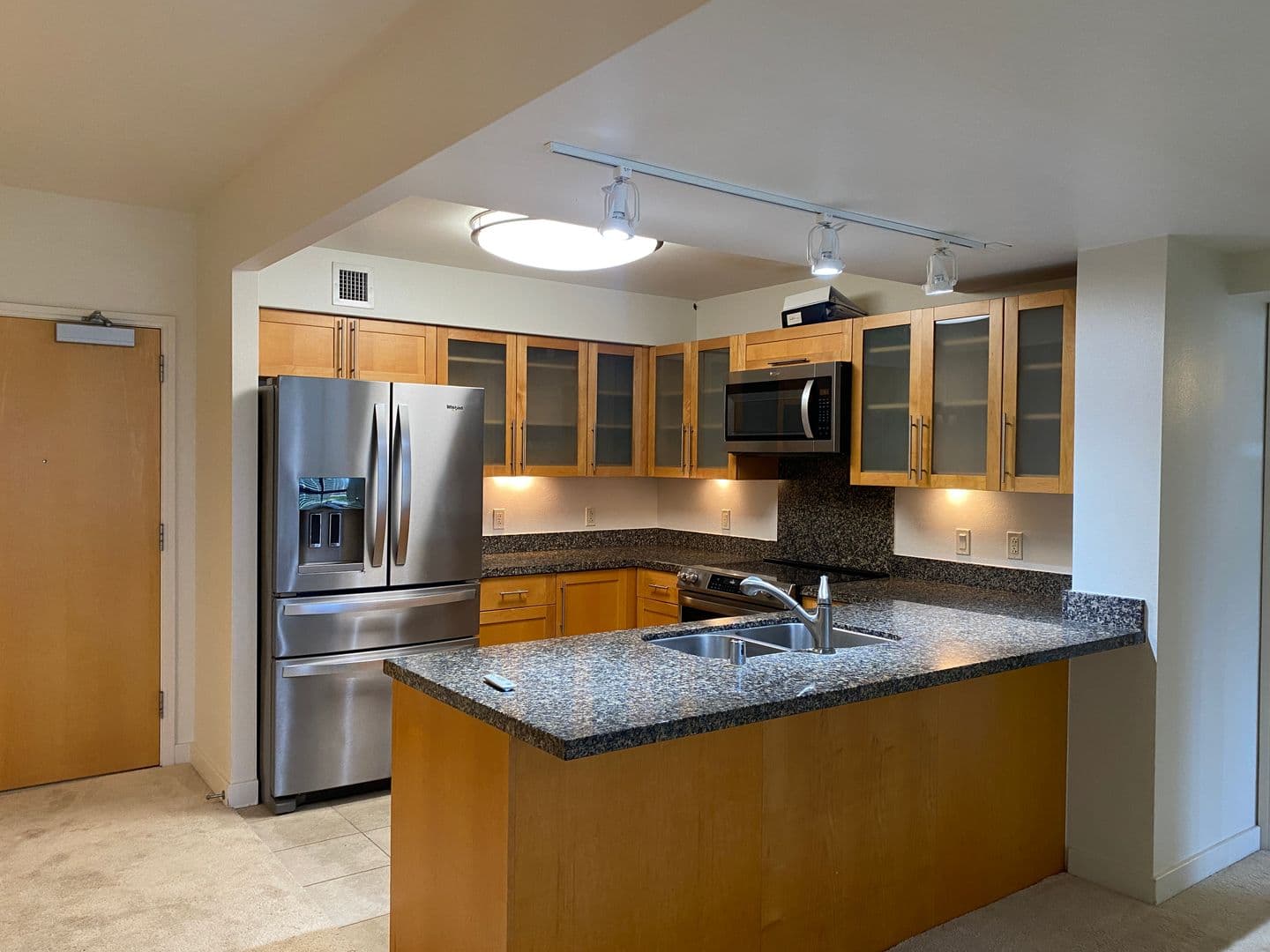 Honolulu Condo: 600 Queen Street, #1208