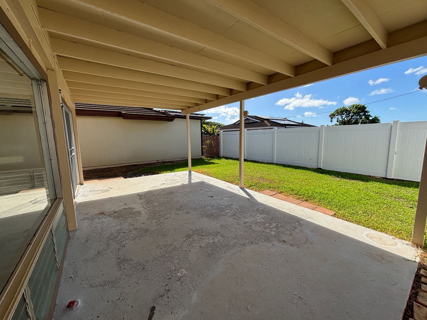 Waipahu House: 94-1059 Leomana Place