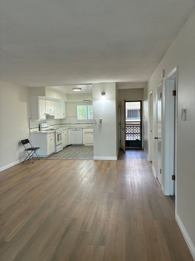 Sierra Madre Apartment: 53 Suffolk Ave.