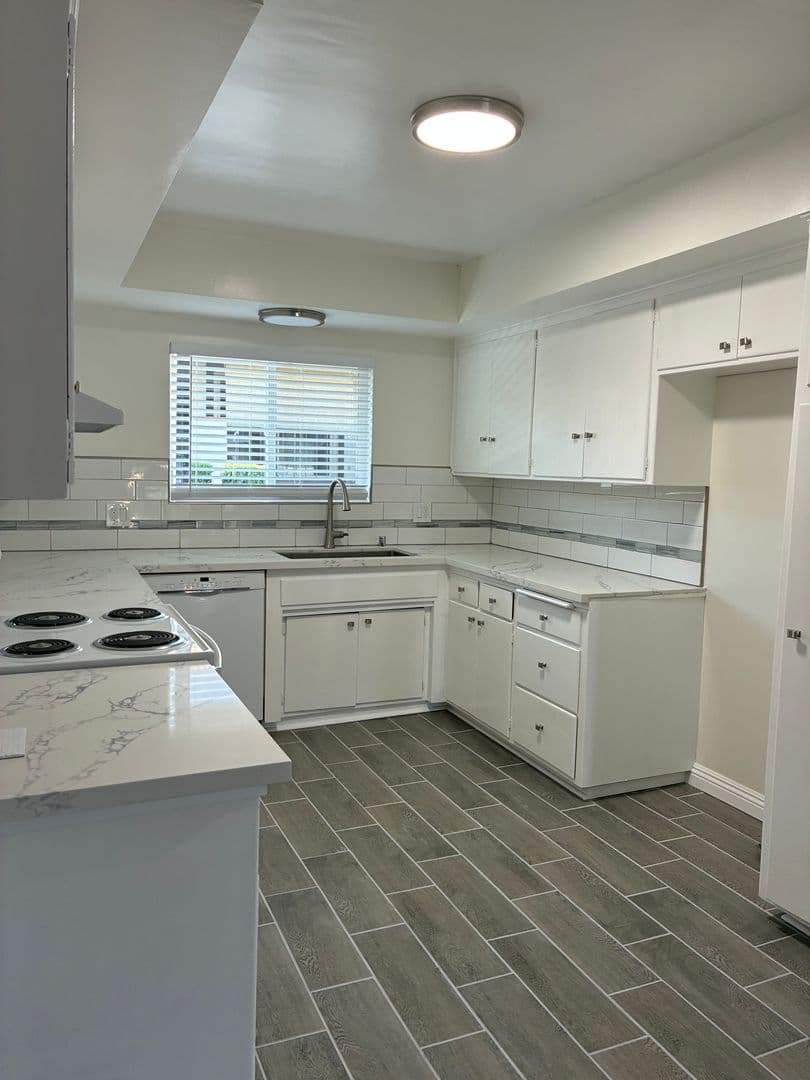 Sierra Madre Apartment: 53 Suffolk Ave.