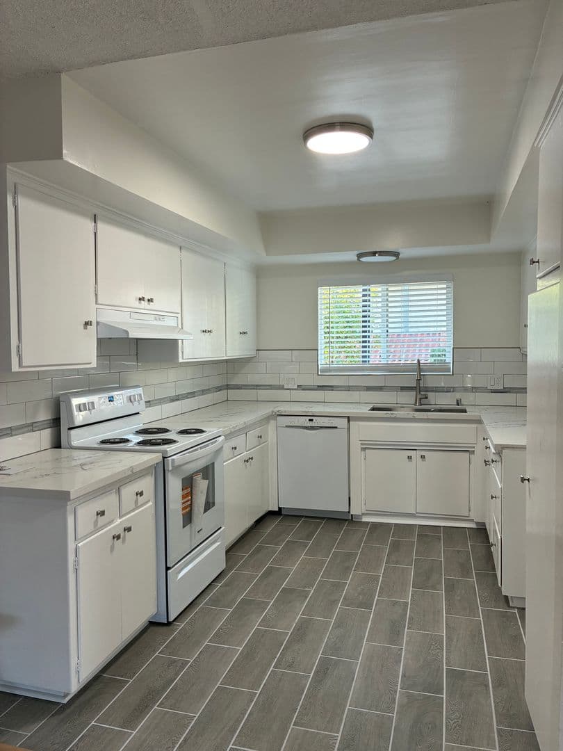 Sierra Madre Apartment: 53 Suffolk Ave.