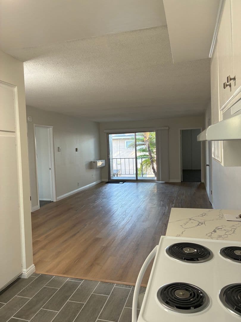 Sierra Madre Apartment: 53 Suffolk Ave.