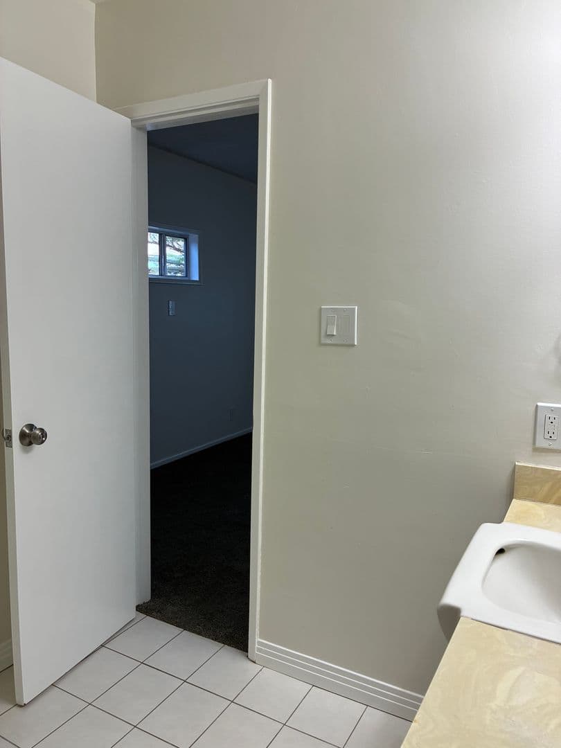 Sierra Madre Apartment: 53 Suffolk Ave.