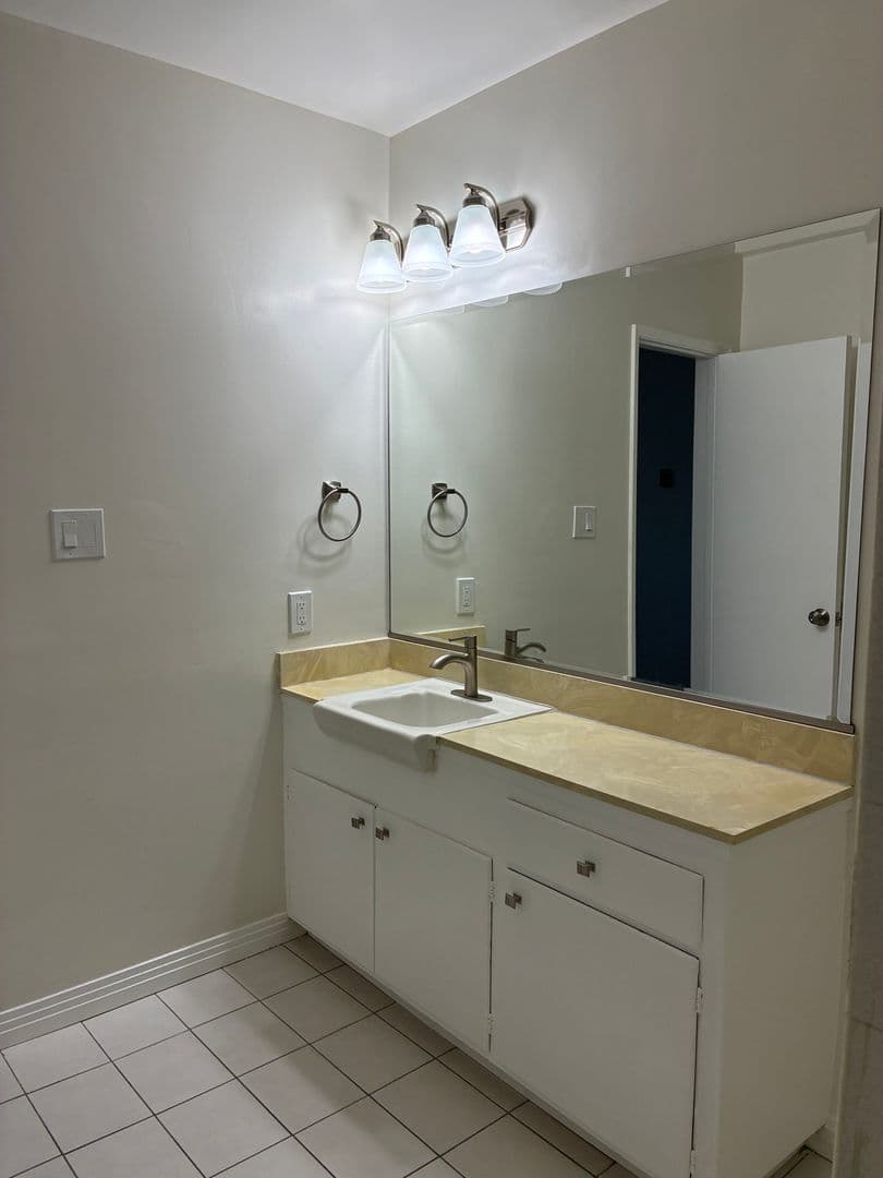 Sierra Madre Apartment: 53 Suffolk Ave.