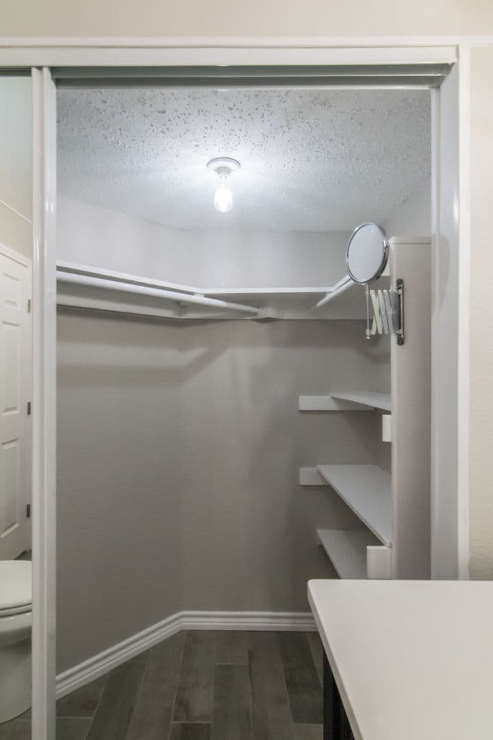 Dallas House: 3142 Royal Gable Drive
