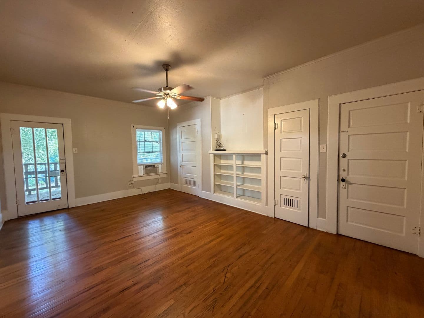 Denton House: 919.5 N Austin St